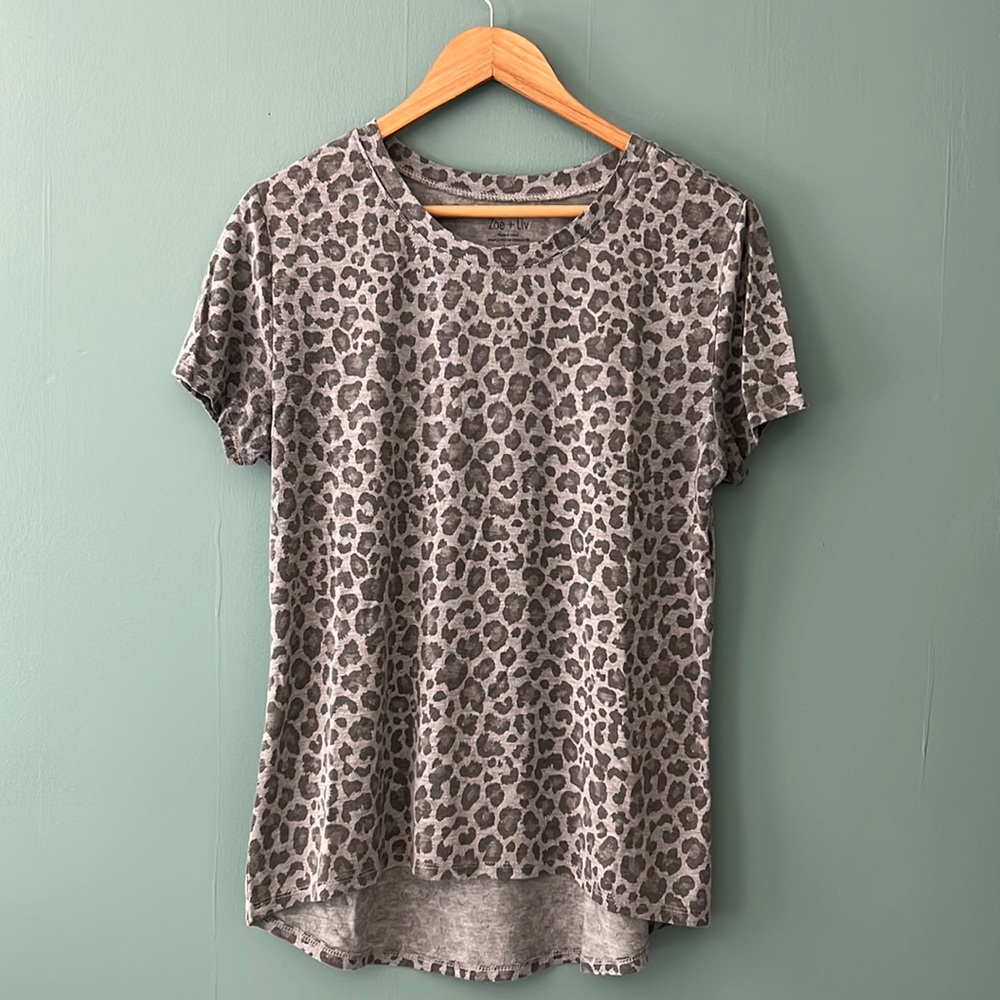 Zoe+Liv Leopard Print Grey Tee Sz XL